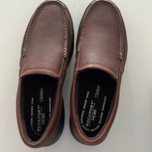 Brand new brown Rockport men’s shoe. Size 10